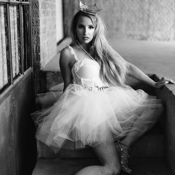 Meet your Posher, Shelley - Picture 1 of 1